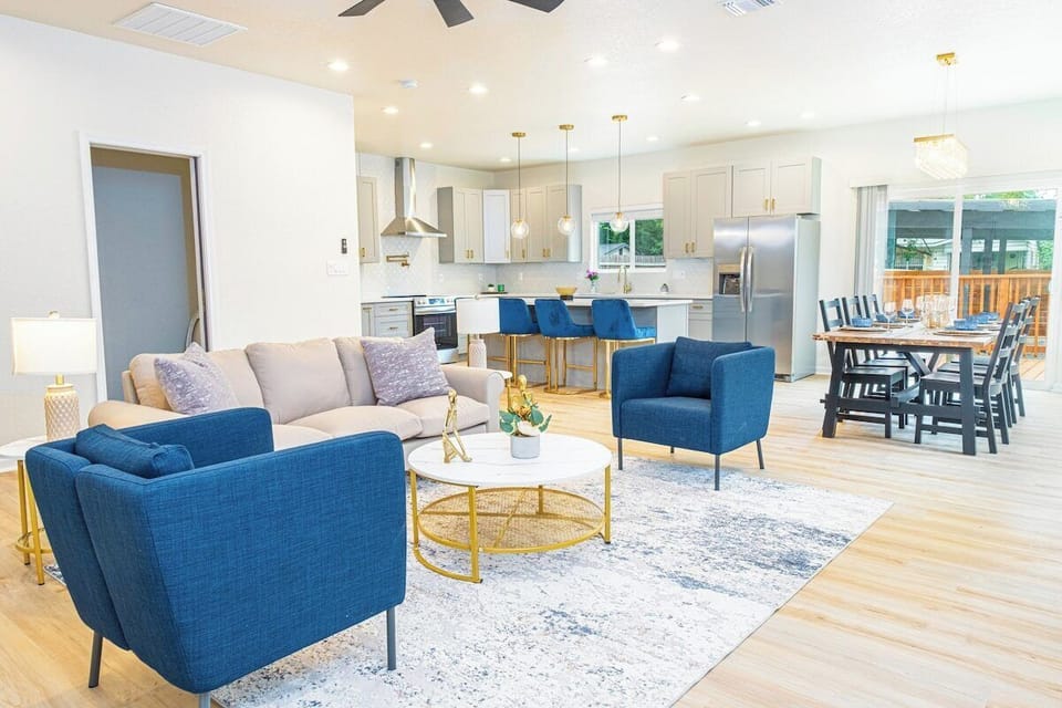 House (4 Bedrooms) | Living area | 50-inch TV with digital channels