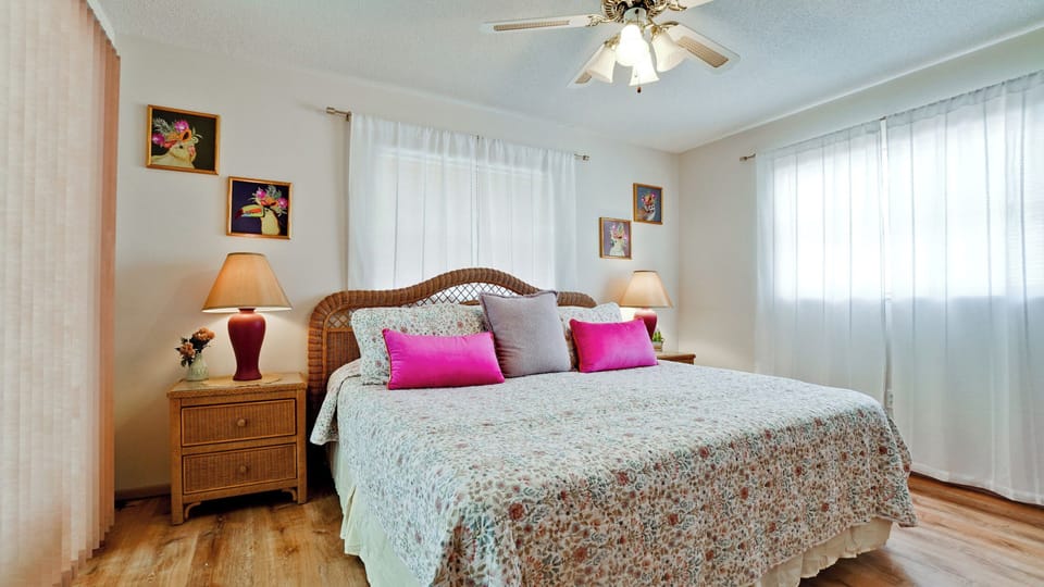 Guest bdrm 1 - Guest bedroom with king size bed.