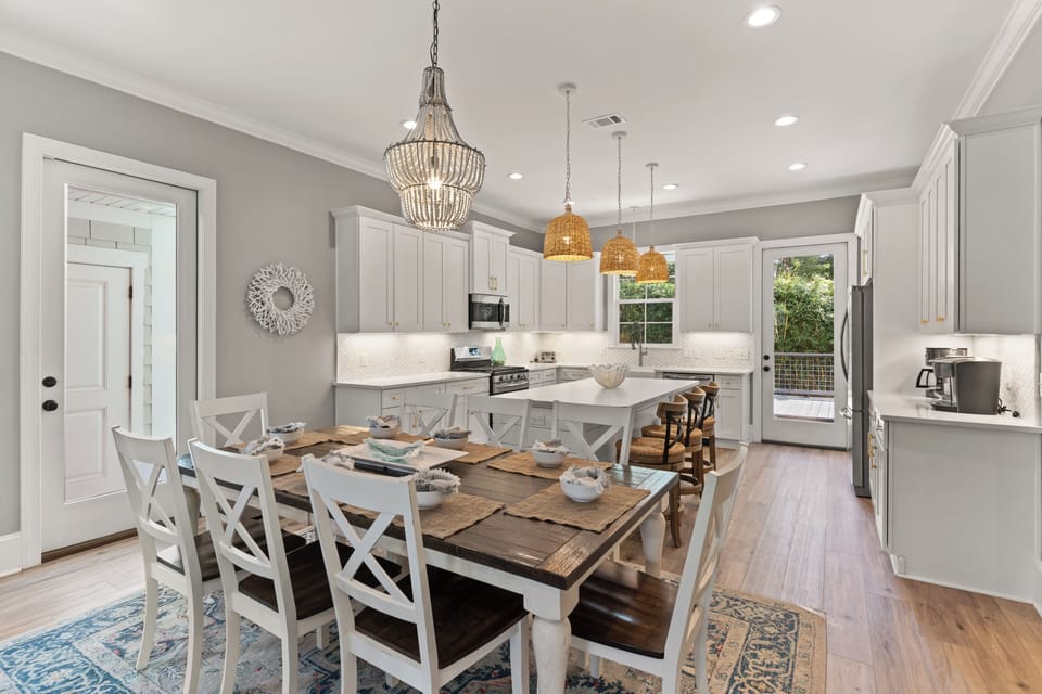 Hook, Wine & Sinker - Dining and breakfast bar