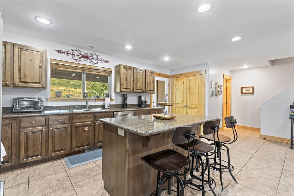 Bear Hollow Village 5667 by Moose Management