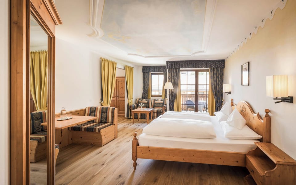 Family Room with balcony | In-room safe, individually decorated, individually furnished, desk