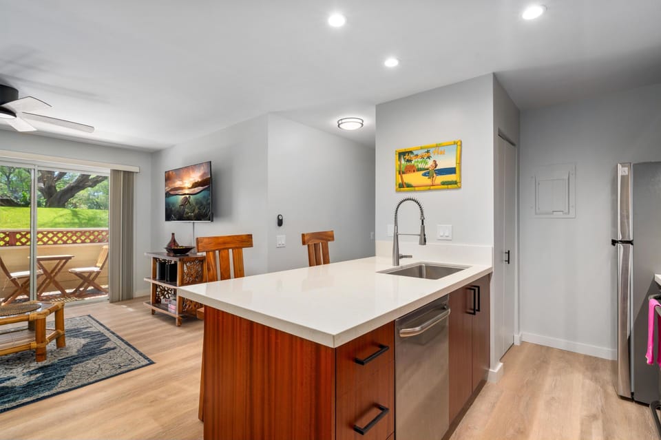 Townhome, 2 Bedrooms | Private kitchen | Fridge, oven, stovetop, coffee/tea maker