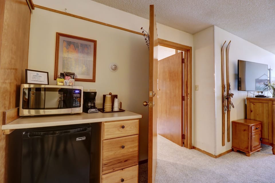 Condo, 3 Bedrooms | Interior