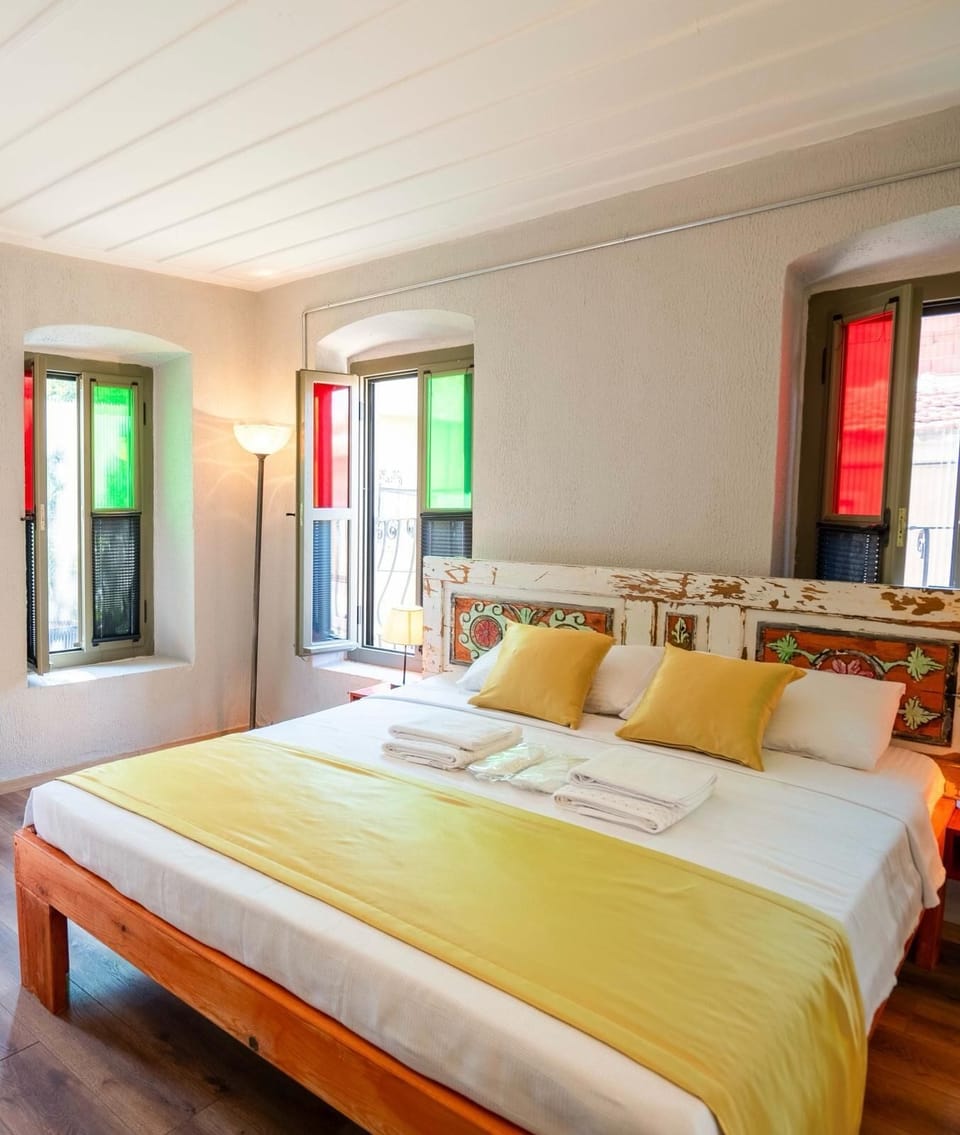 Comfort Room | Minibar, blackout drapes, iron/ironing board, free WiFi