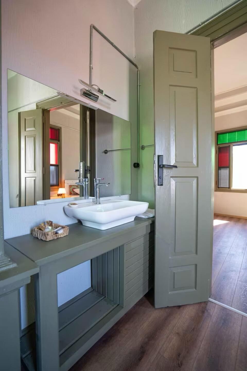 Premium Room | Bathroom | Combined shower/tub, jetted tub, free toiletries, hair dryer