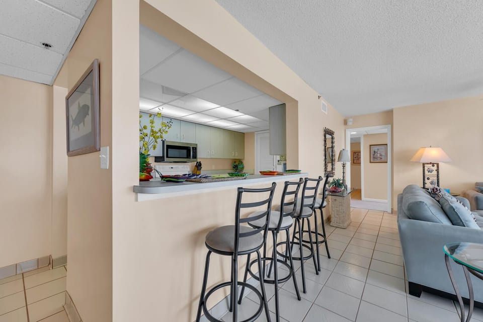 Eat-in bar seating