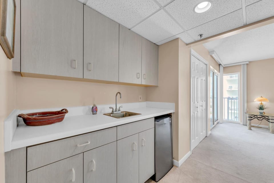 Master kitchenette