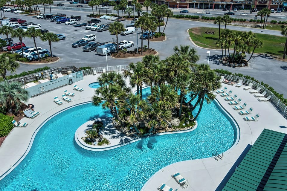 Beautiful pool!