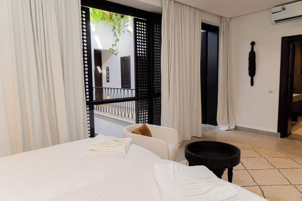 Deluxe Twin Room, Mobility Accessible, Non Smoking | Select Comfort beds, in-room safe, desk, free WiFi