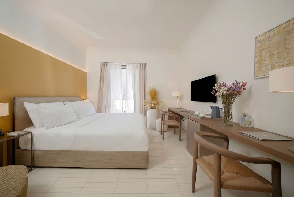Standard Double Room, Balcony | Minibar, in-room safe, individually decorated, individually furnished