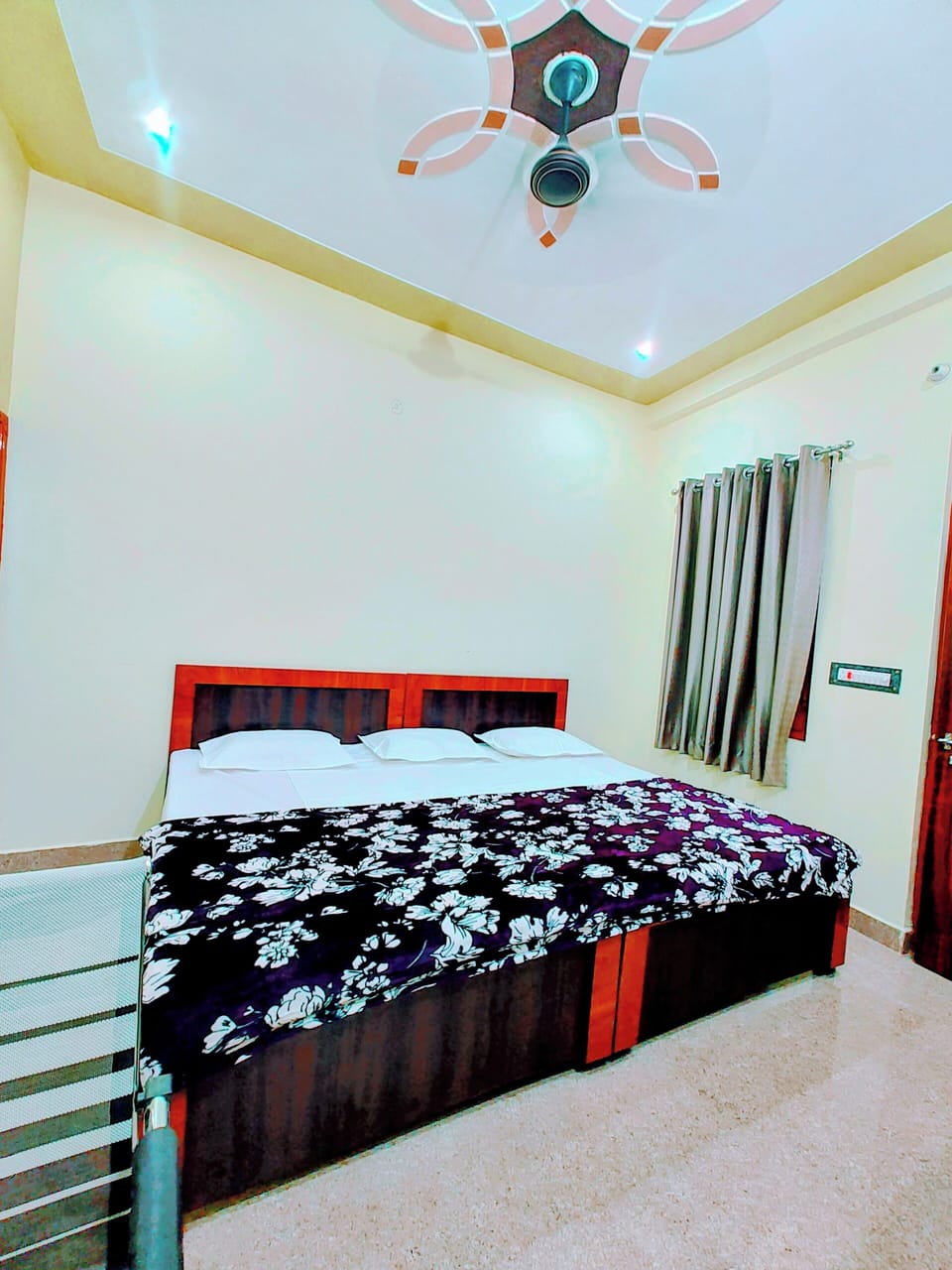 In-room safe, desk, laptop workspace, soundproofing