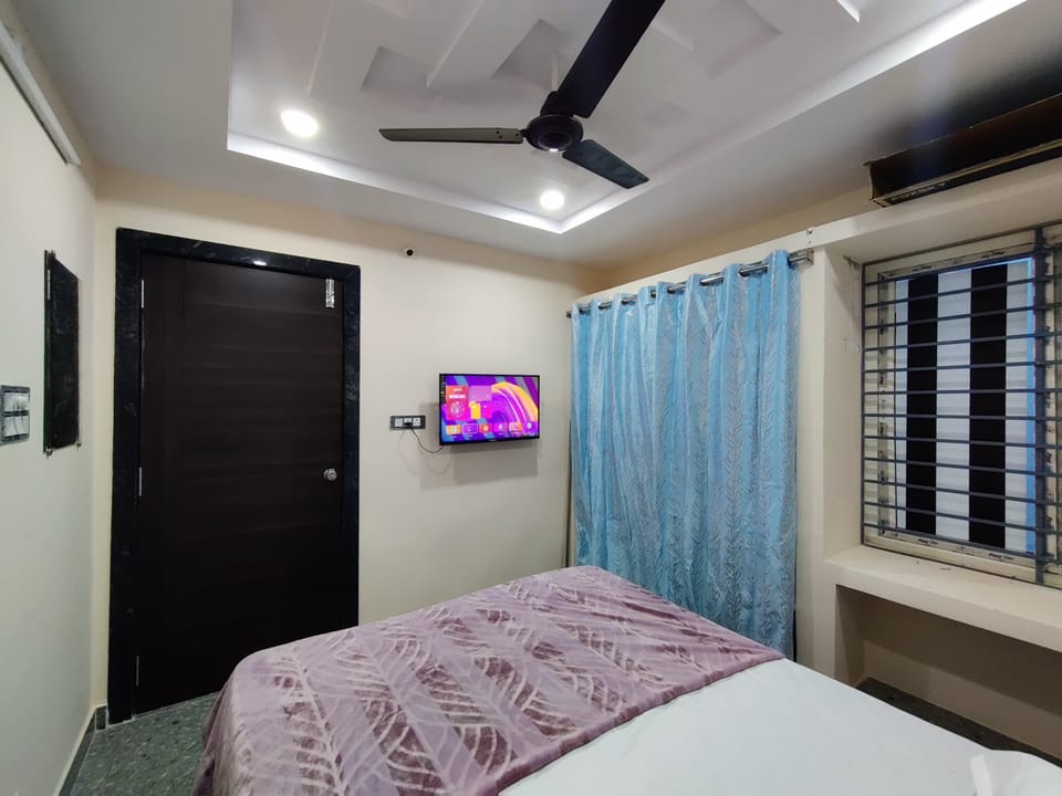 Classic Double Room | Desk, laptop workspace, free WiFi