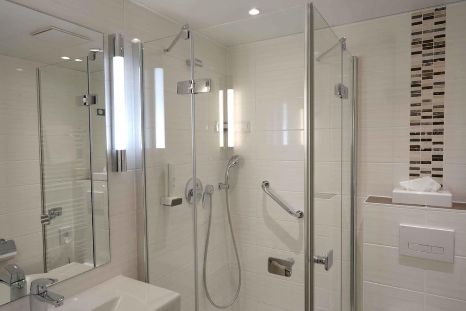 Comfort Double Room, Private Bathroom | Bathroom | Free toiletries, hair dryer, towels, soap