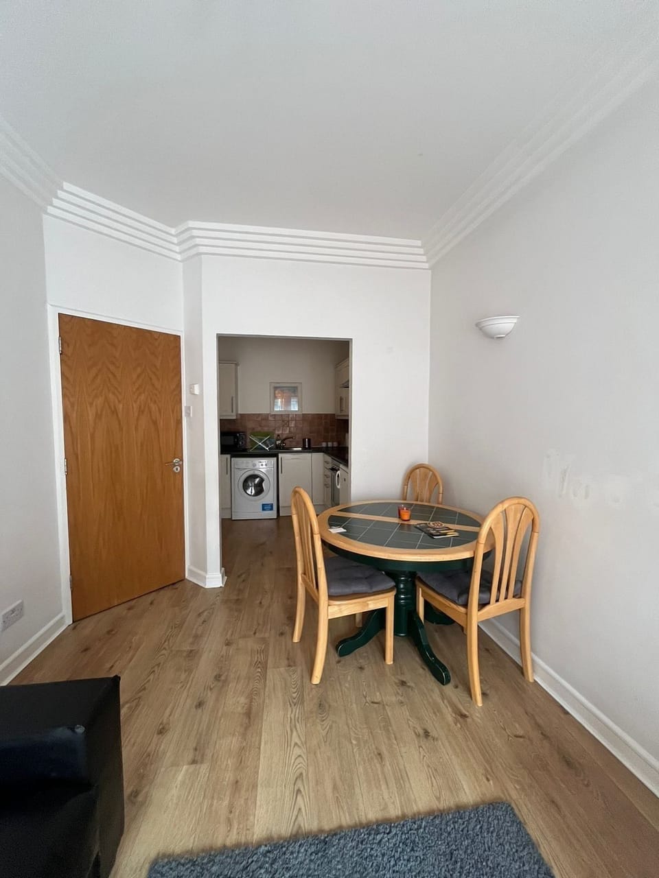 Comfort Apartment, Garden View | Private kitchen | Dining tables