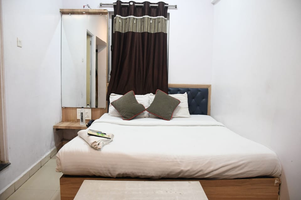 Classic Double Room | Desk, laptop workspace, free WiFi