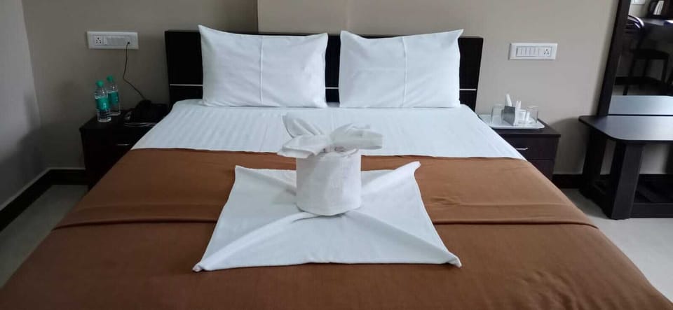 Economy Double Room, 1 King Bed | Iron/ironing board, free WiFi