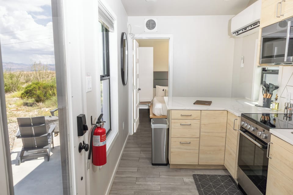 Economy Apartment, Kitchen, Mountain View | Private kitchen | Fridge, microwave, oven, stovetop