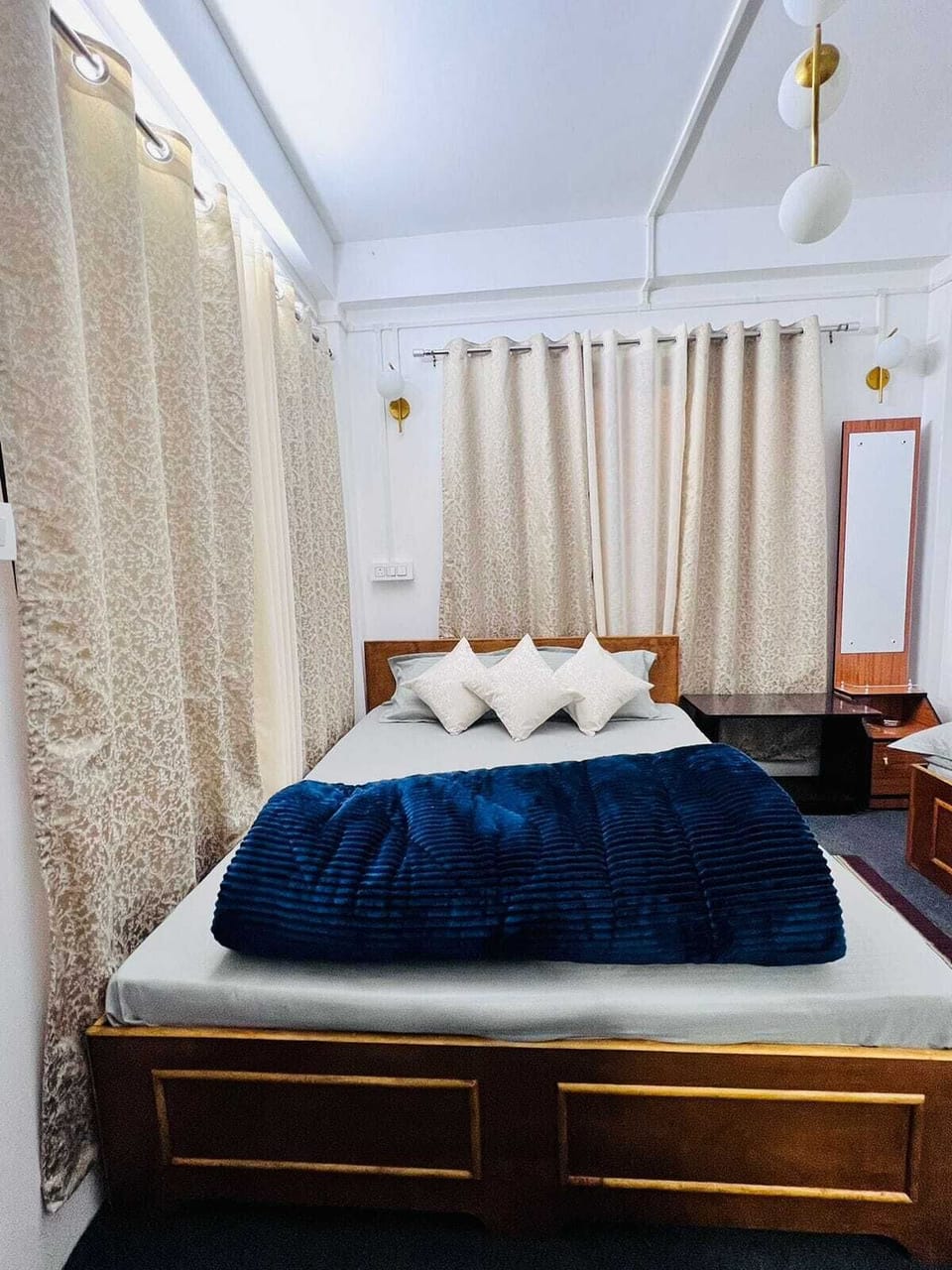 Deluxe Triple Room | Desk, free WiFi