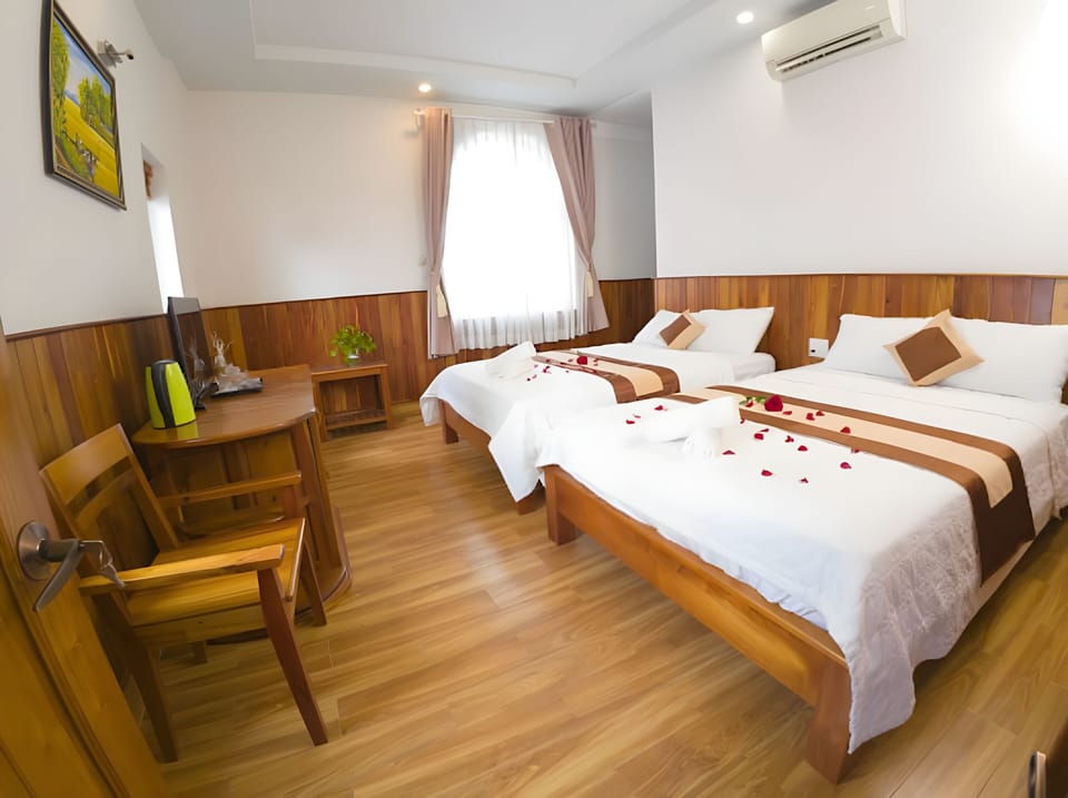 Quadruple Room | Premium bedding, desk, laptop workspace, free WiFi