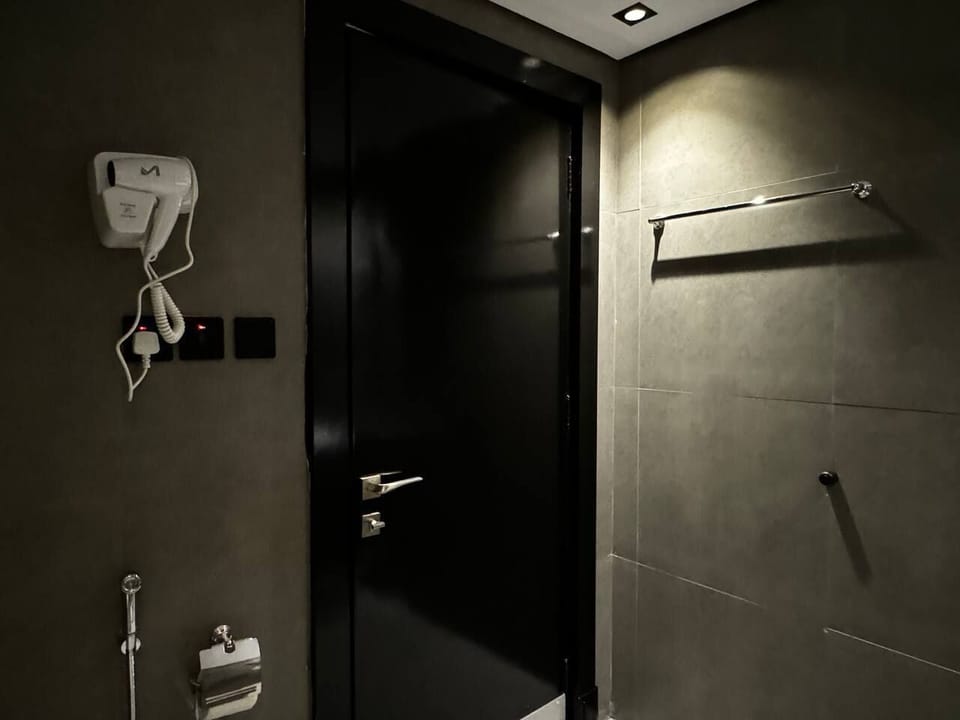 Shower, hair dryer, slippers, bidet