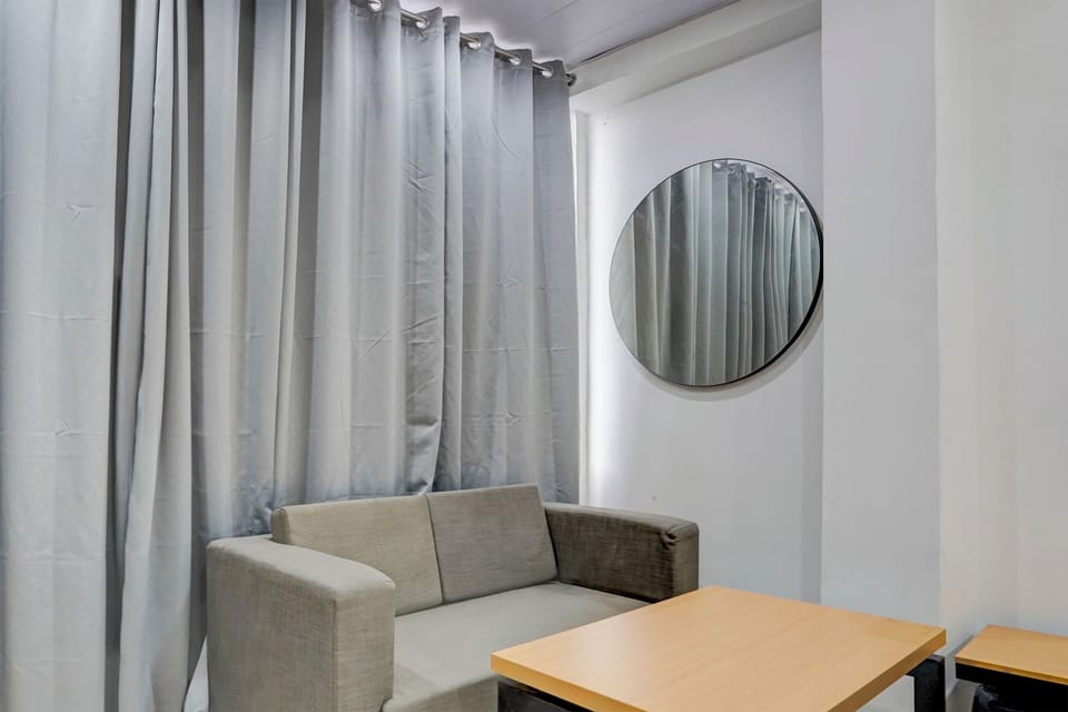 Deluxe Room, 1 Bedroom | Living area