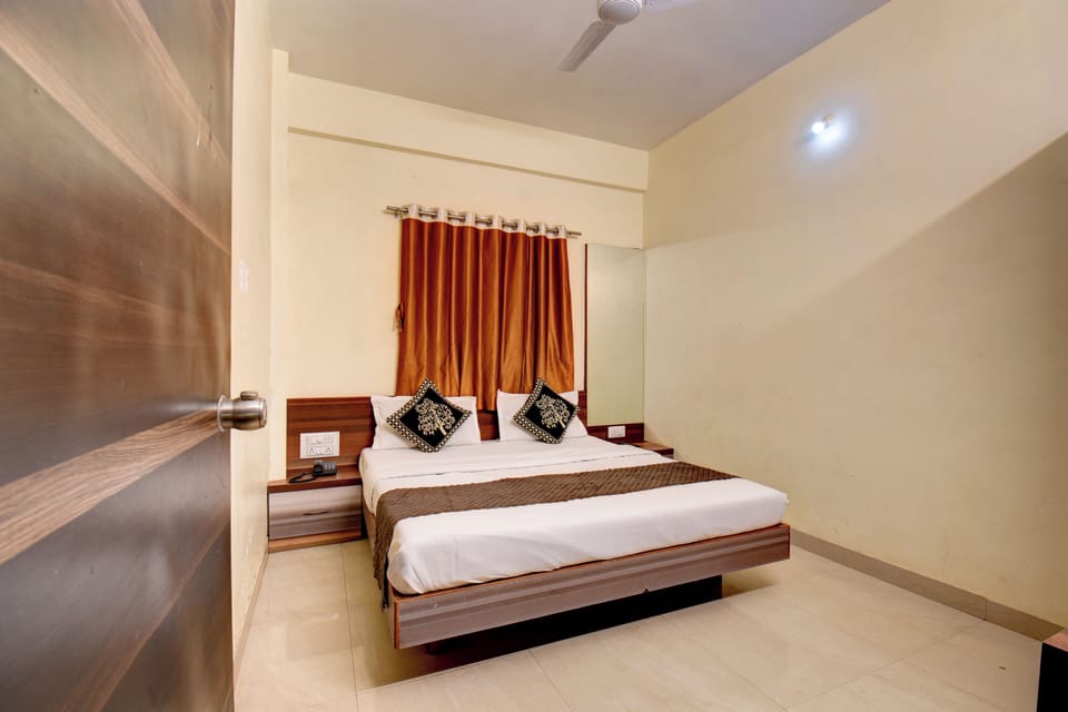 Basic Double Room | Blackout drapes, soundproofing, iron/ironing board, free WiFi
