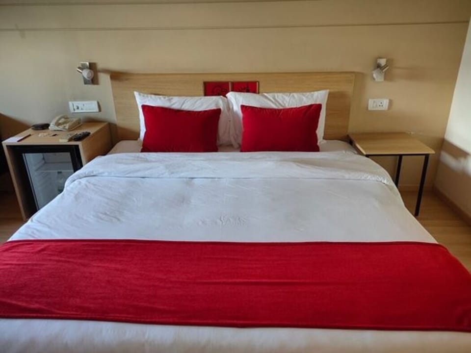 Basic Double or Twin Room | Living area | TV