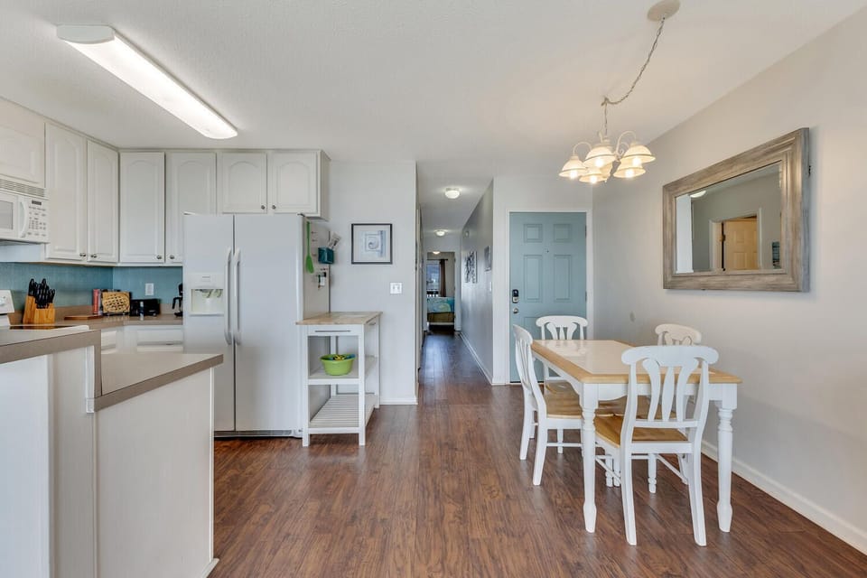 Dining Area/Kitchen