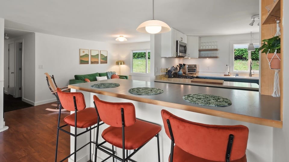 House, 3 Bedrooms | Private kitchen | Fridge, oven, coffee/tea maker, electric kettle