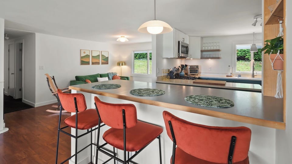 Breakfast bar pulls the kitchen and dining area together