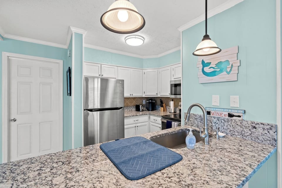 All modern appliances to make meal preparation a breeze.