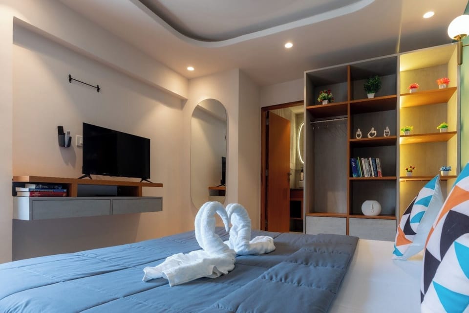 Honeymoon Double Room | Down comforters, iron/ironing board, free WiFi, bed sheets