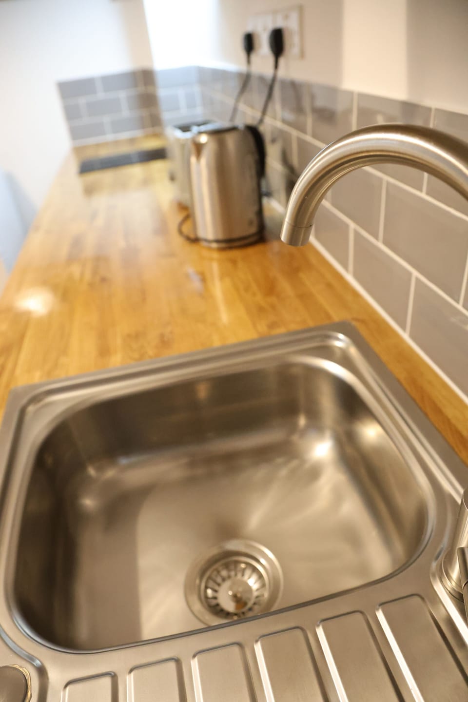 Deluxe Studio | Private kitchen | Electric kettle, toaster