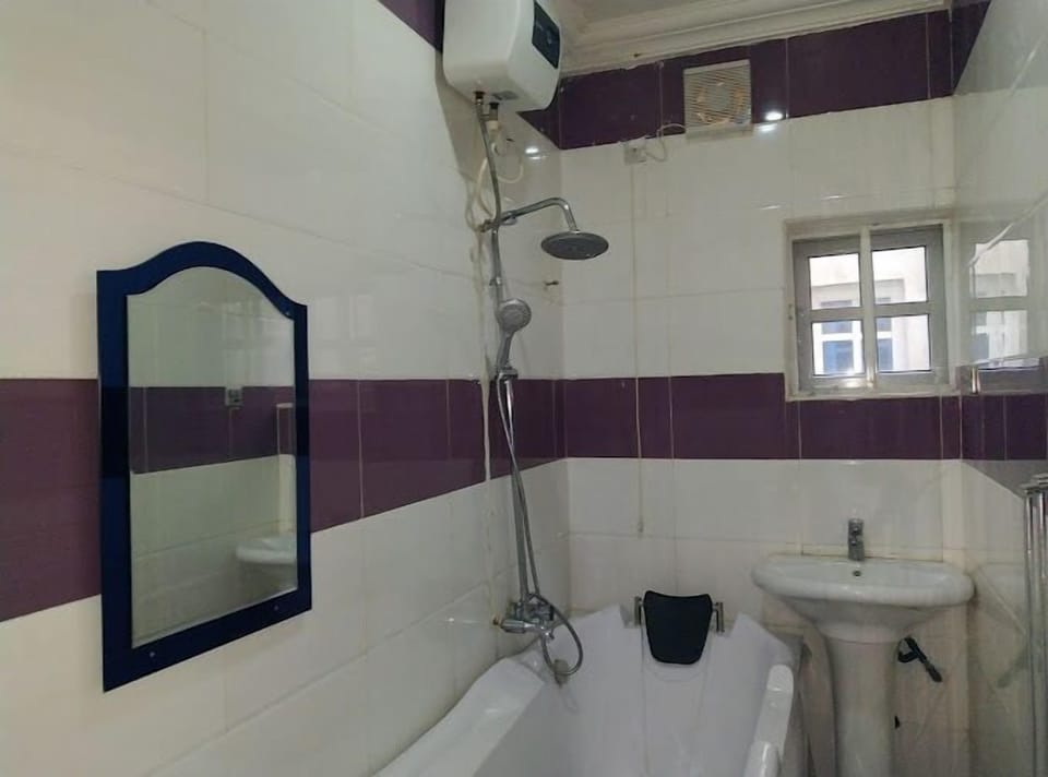 Economy Room, Balcony, City View | Bathroom | Free toiletries, towels, soap, shampoo