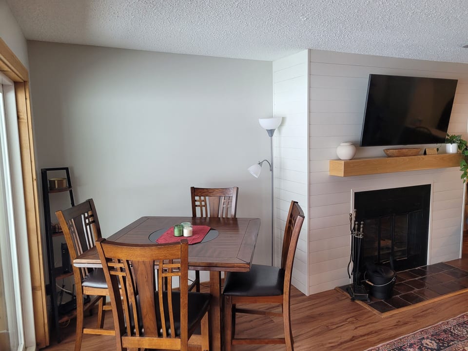 Expandable Dining Table