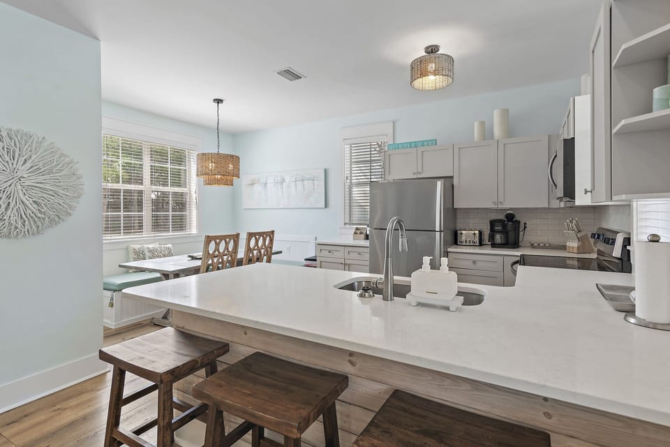 Updated Fully Stocked Kitchen