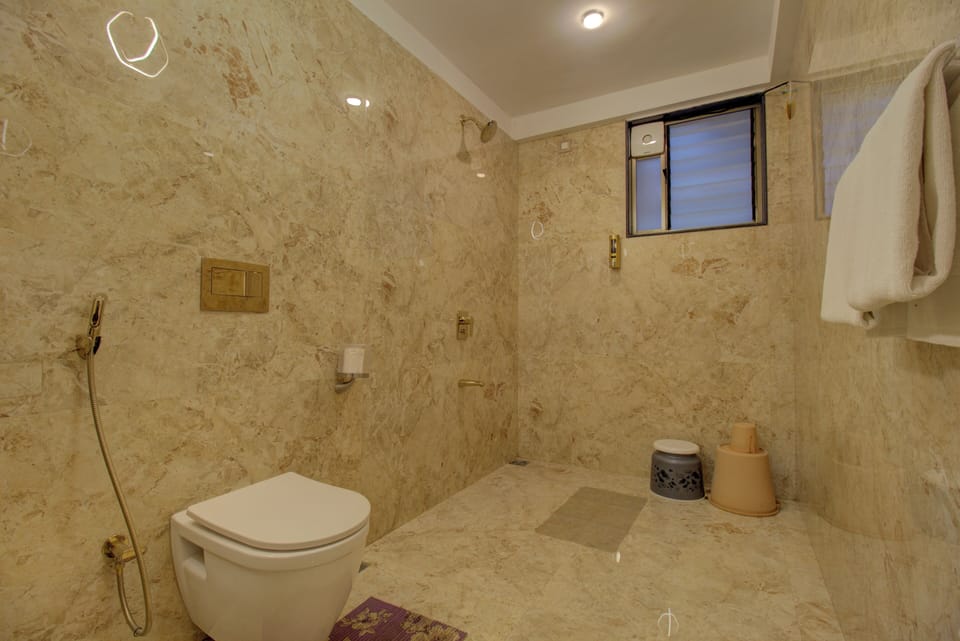 Family Double Room, 2 Queen Beds, City View | Bathroom | Slippers