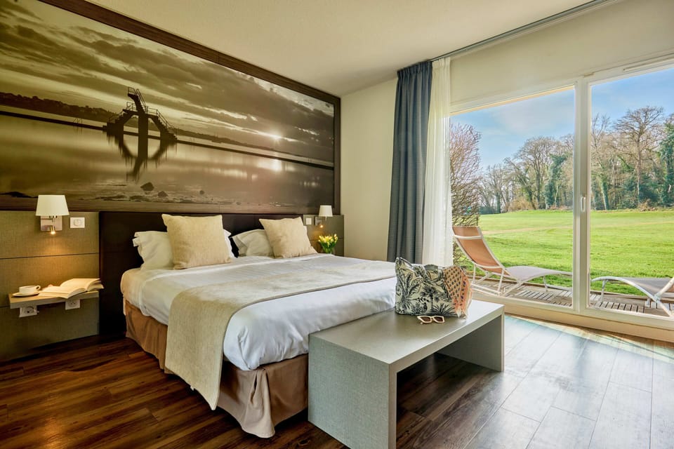 Standard Room | In-room safe, desk, soundproofing, free WiFi