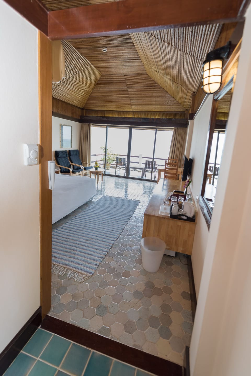Premier Seafront | Desk, blackout drapes, WiFi (free), bed sheets