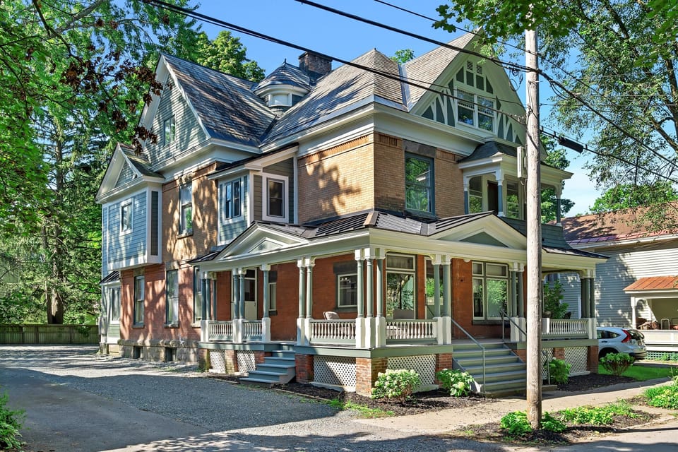 The Grand Mare Victorian