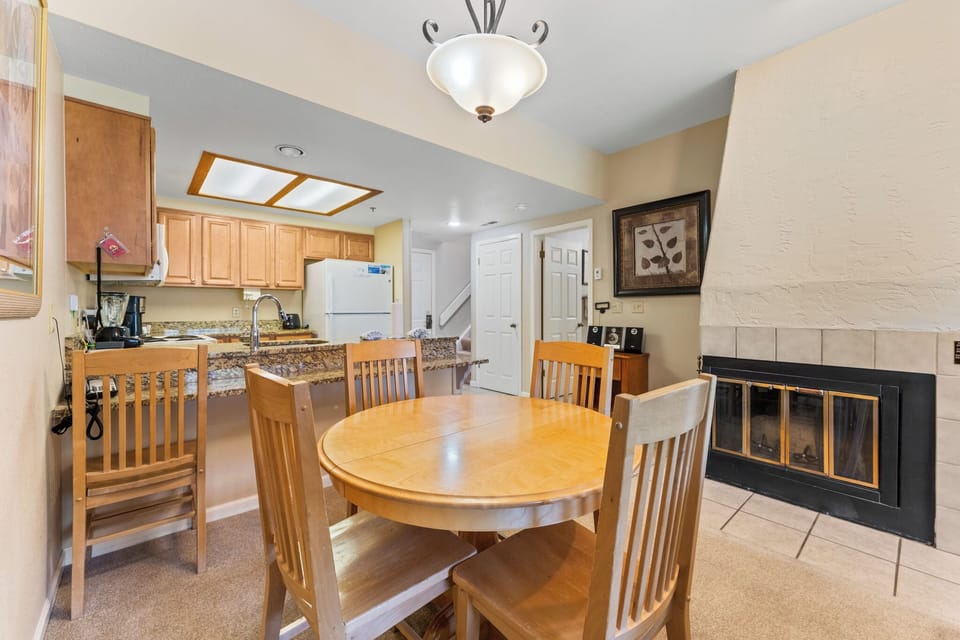 Condo (2 Bedrooms) | Property amenity