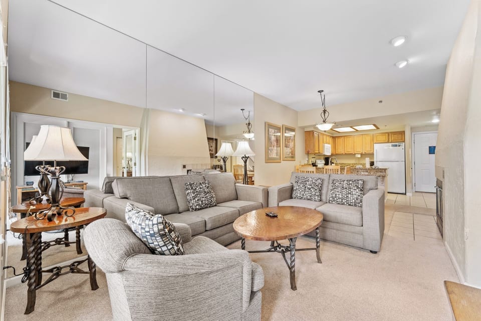 Condo (2 Bedrooms) | Property amenity