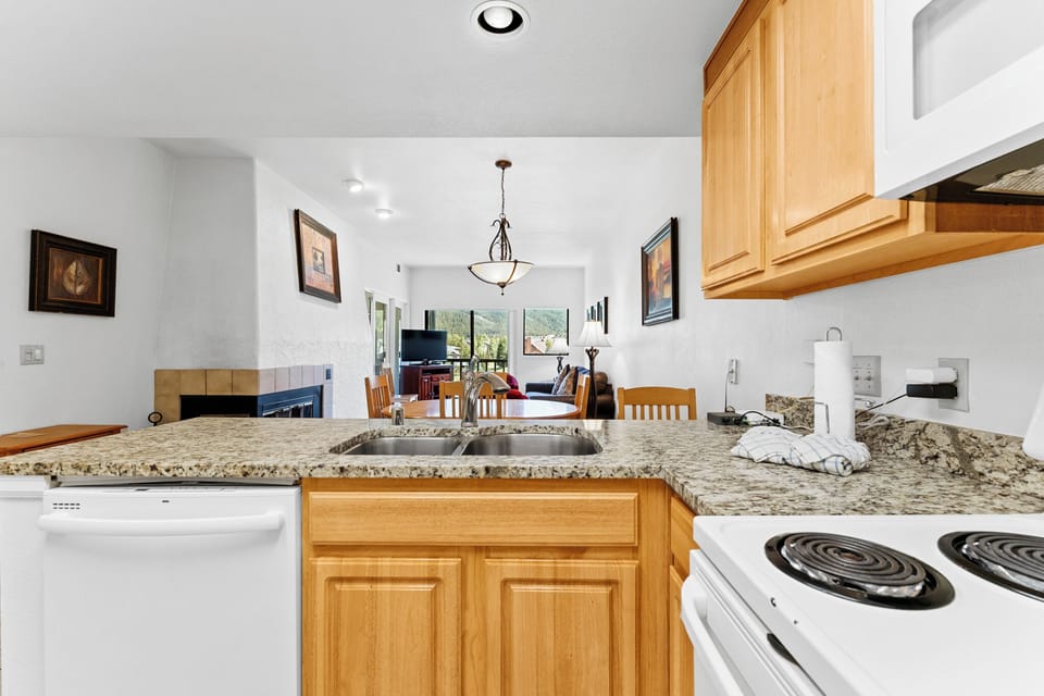 Condo (2 Bedrooms) | Property amenity