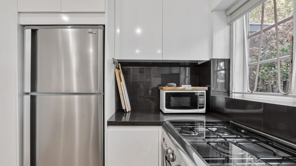 Cook up a storm or just heat up local takeout.✨ Our sleek, fully-equipped kitchen has everything you need to feel right at home during your stay.