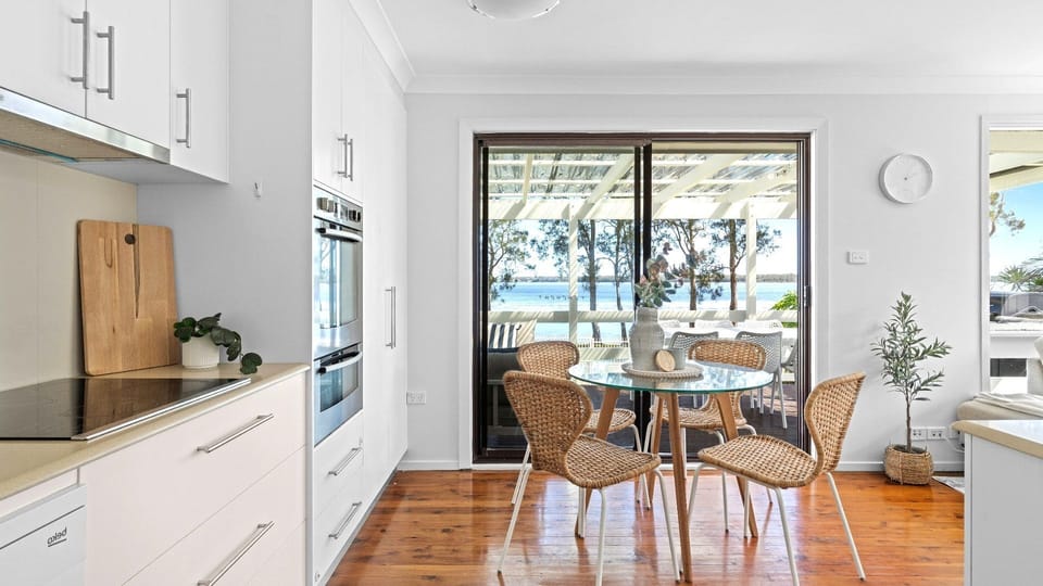 High-key obsessed with this dining nook.