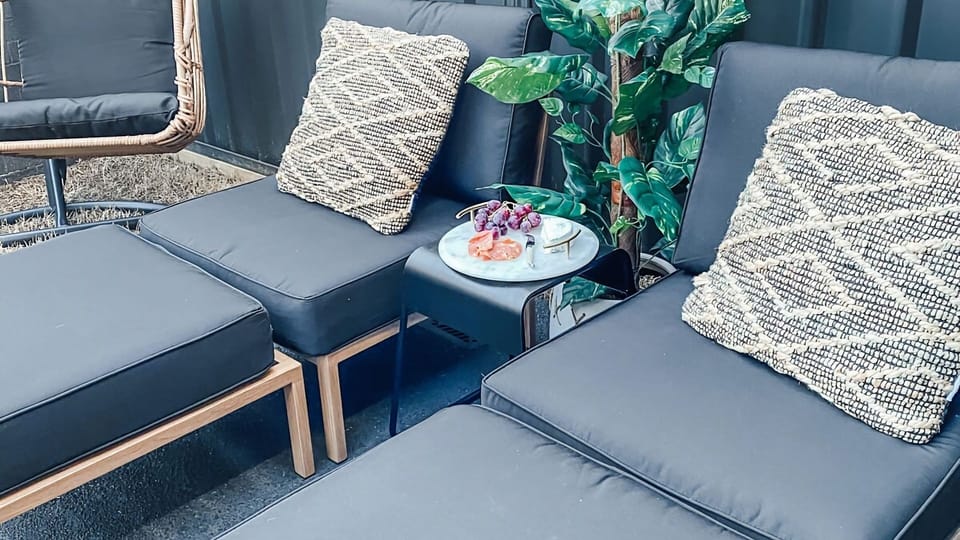 Unwind Outside Here