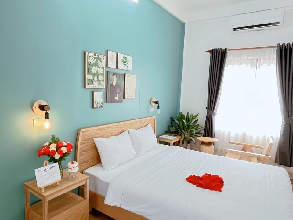 Deluxe Double Room, City View | Desk, blackout drapes, soundproofing, iron/ironing board