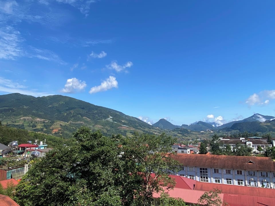 Deluxe Triple Room, Mountain View | Soundproofing, free WiFi