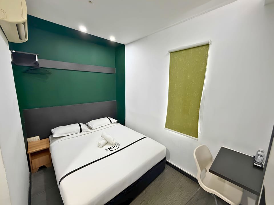 Deluxe Room | Desk, soundproofing, iron/ironing board, free WiFi