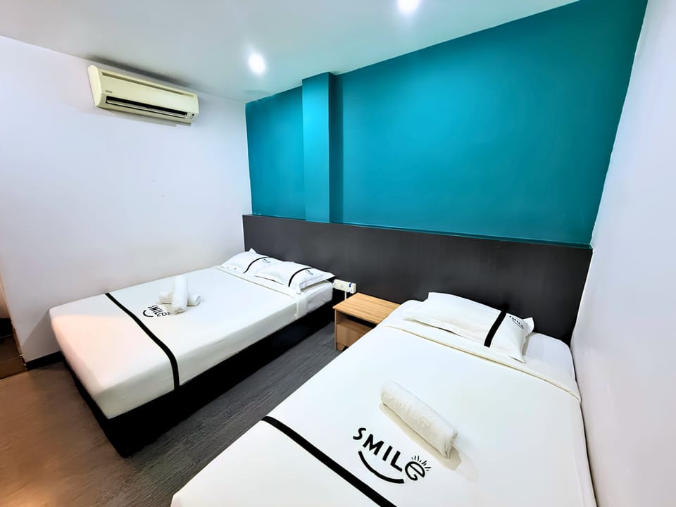 Triple Room | Desk, soundproofing, iron/ironing board, free WiFi